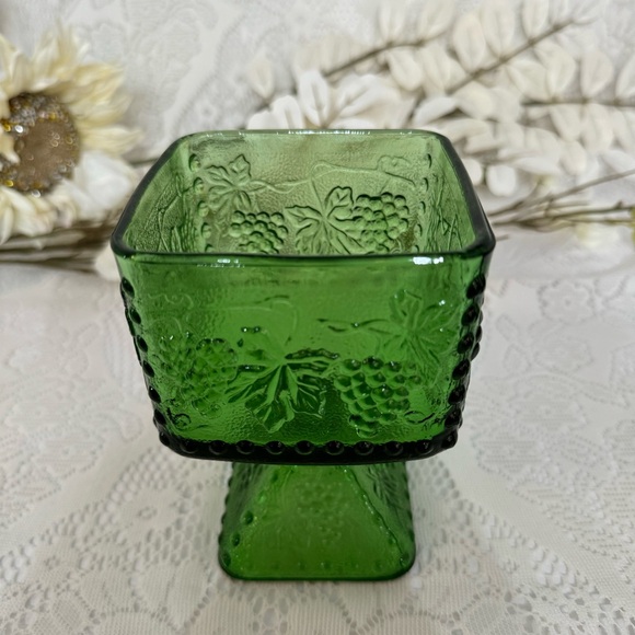 Emerald Green Indiana Glass Square Pedestal Compote or Candy Dish Harvest Grape - Picture 2 of 4